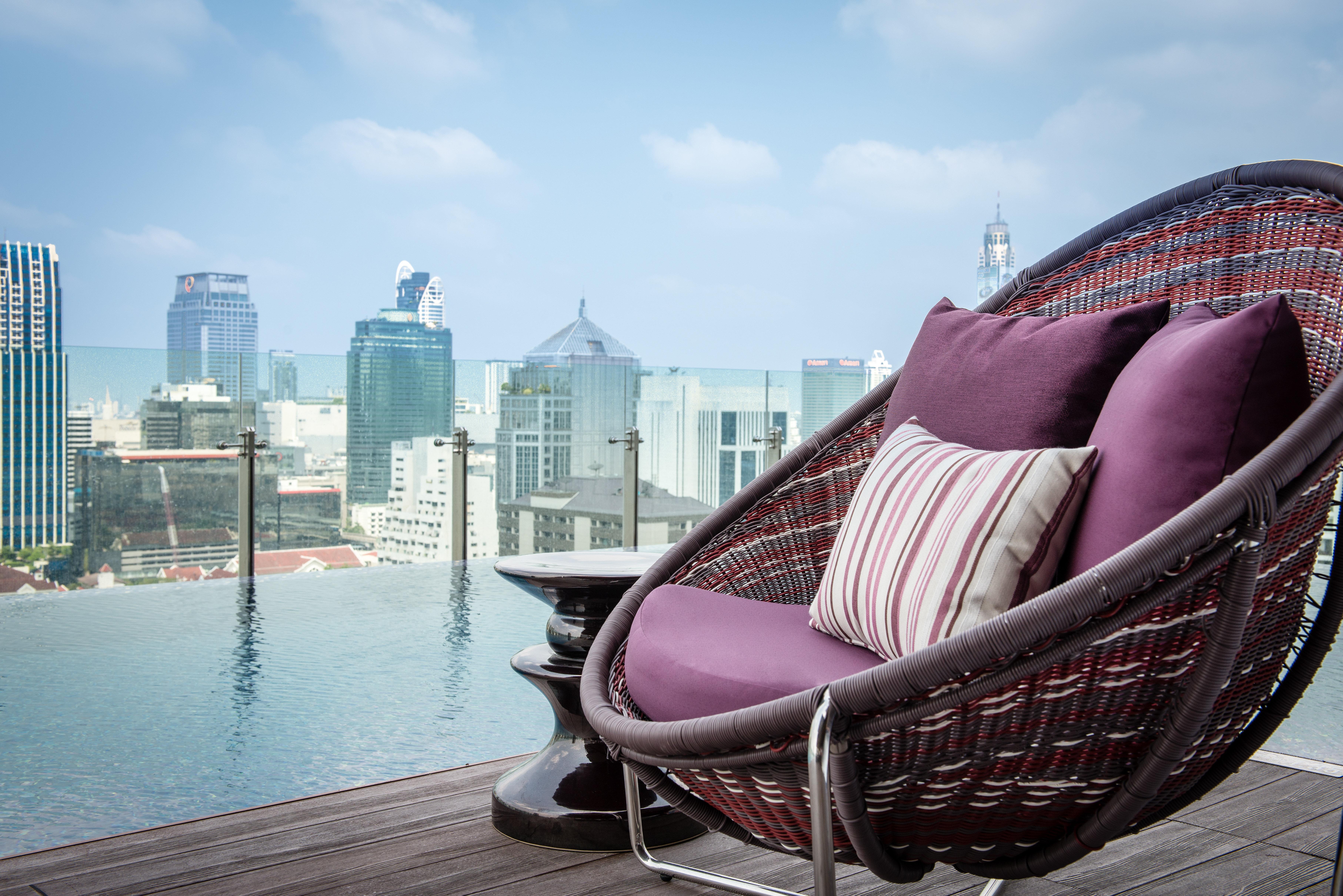 Hotel Indigo Bangkok Wireless Road By Ihg Exterior foto View from the rooftop pool