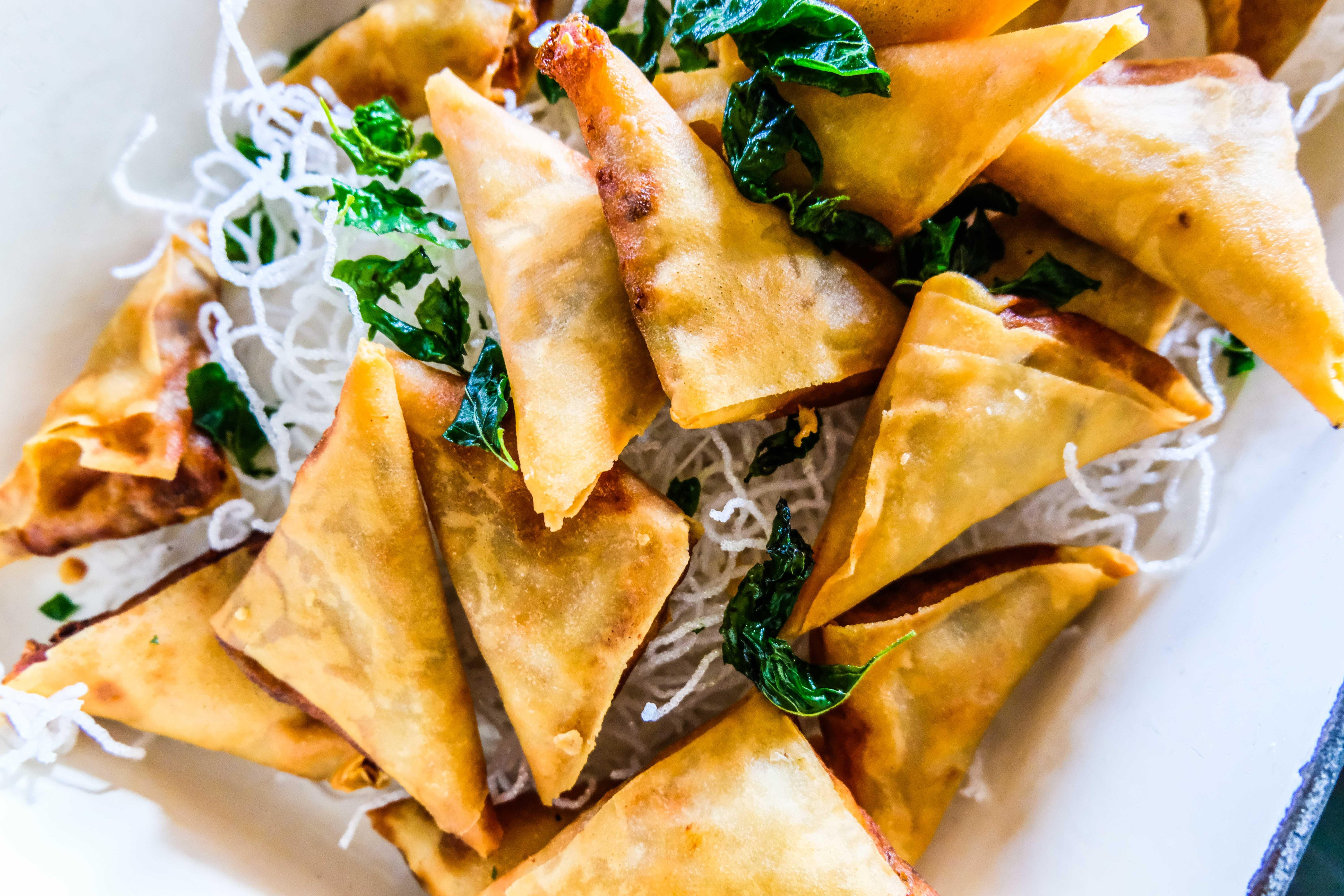 Hotel Indigo Bangkok Wireless Road By Ihg Exterior foto Crab rangoon