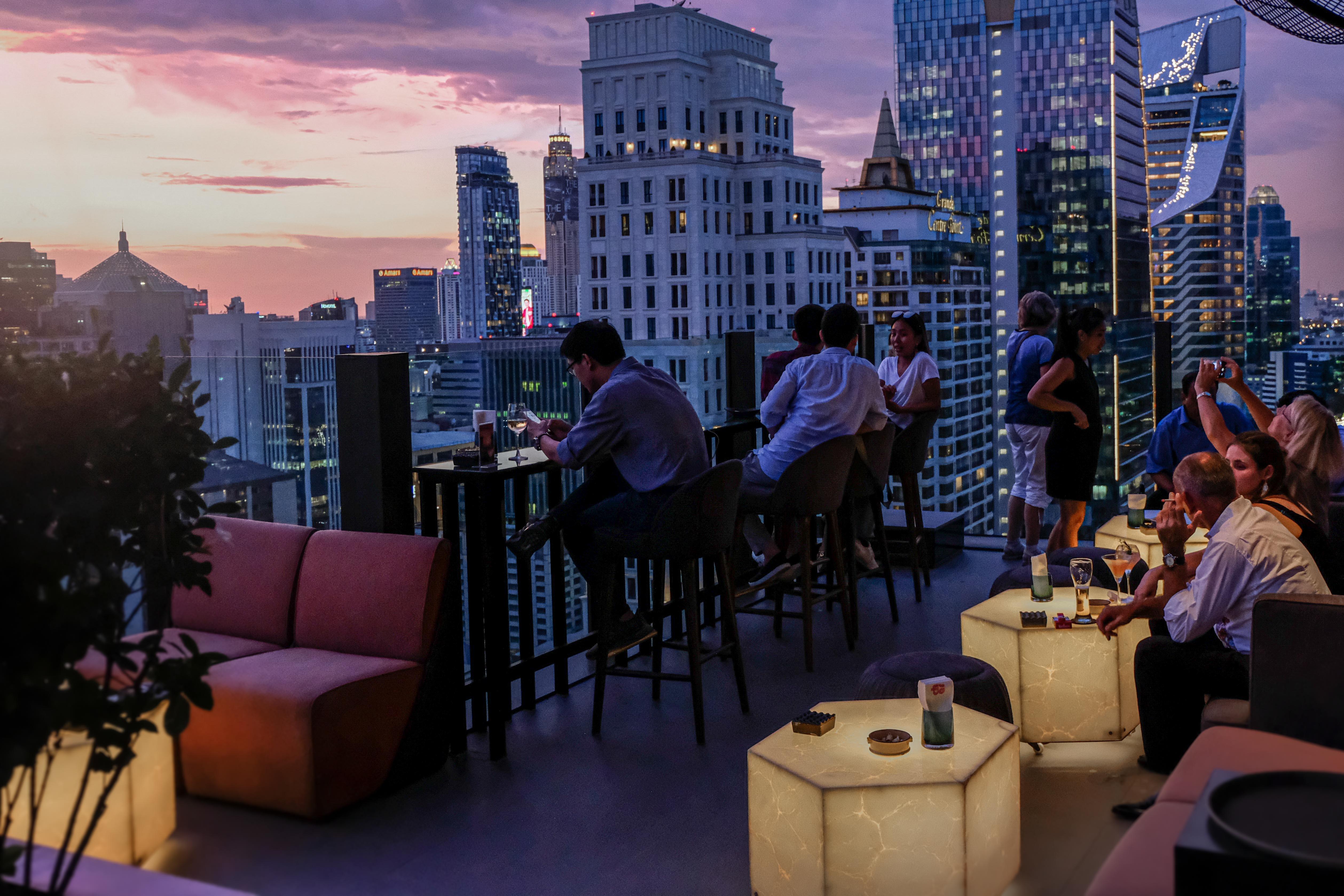 Hotel Indigo Bangkok Wireless Road By Ihg Exterior foto The 137 Pillars Hotel Rooftop Bar