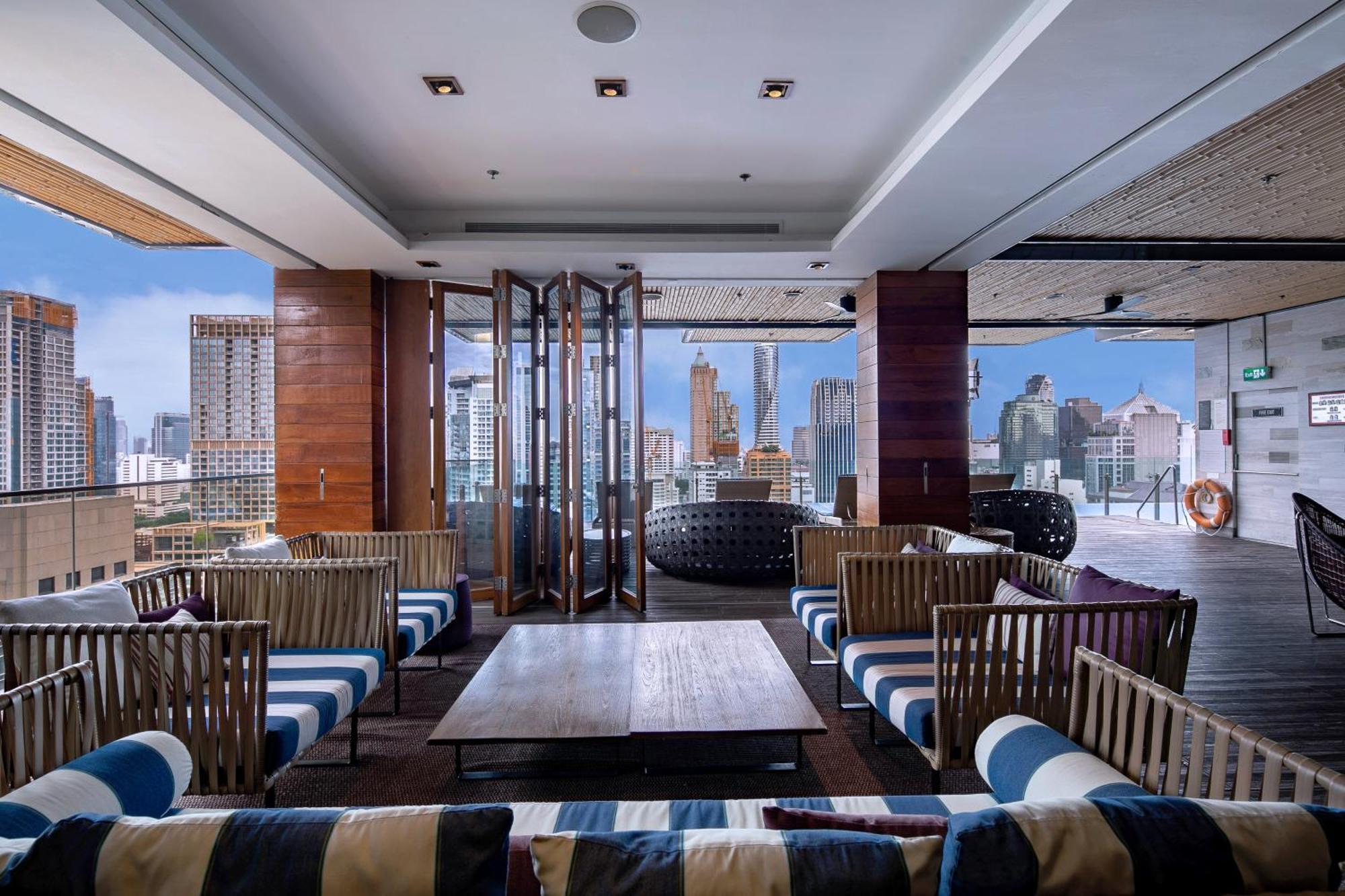 Hotel Indigo Bangkok Wireless Road By Ihg Exterior foto The 360° Sky Bar