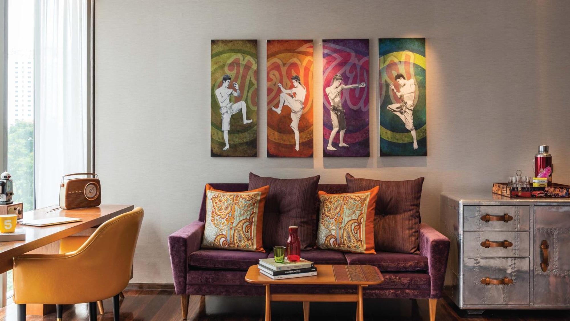 Hotel Indigo Bangkok Wireless Road By Ihg Exterior foto A living room with a sofa